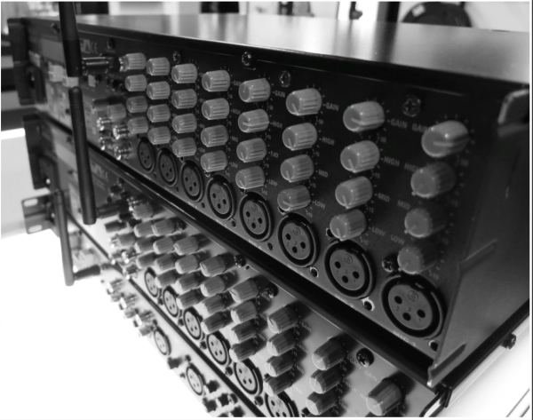 AUDAC PRE220, двухзонный стереофонический матричный микшер-предусилитель